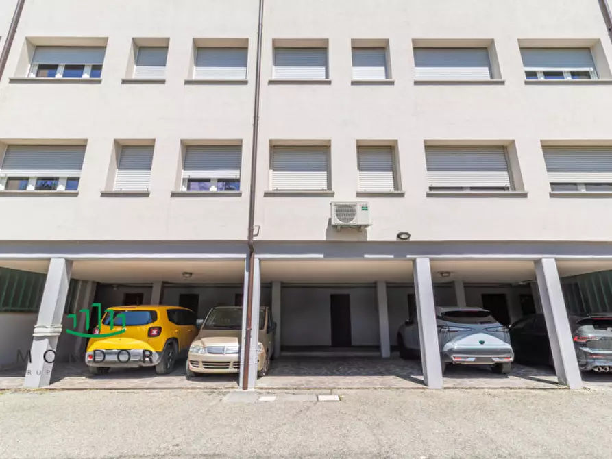 Immagine 33 di Appartamento in vendita  in Via Enrico De Nicola a Bologna