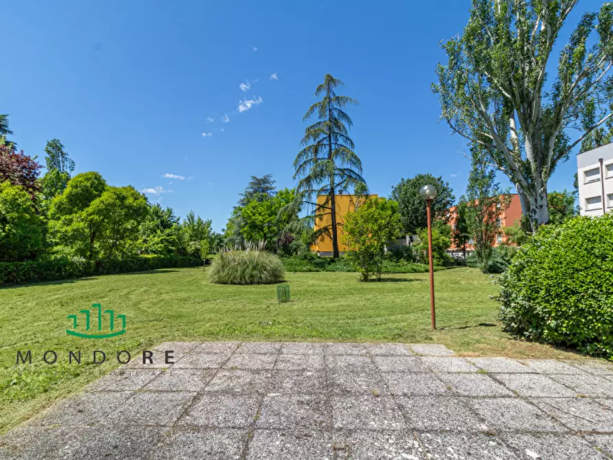 Immagine 39 di Appartamento in vendita  in Via Enrico De Nicola a Bologna