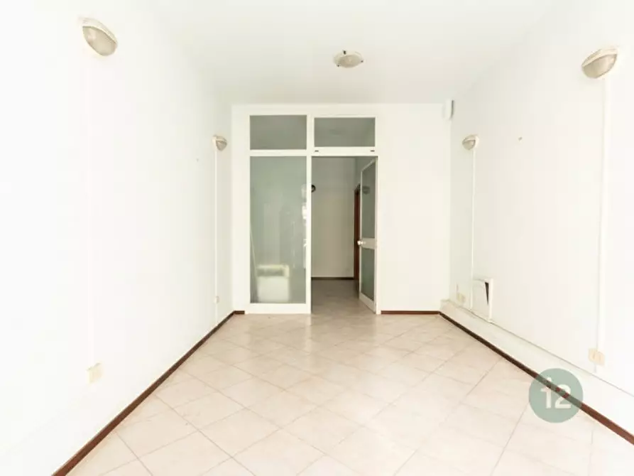 Immagine 1 di Magazzino in vendita  a Correggio