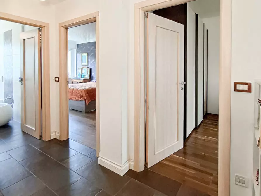 Immagine 15 di Appartamento in vendita  in Via Castel Weinegg - Weineggstraße a Bolzano