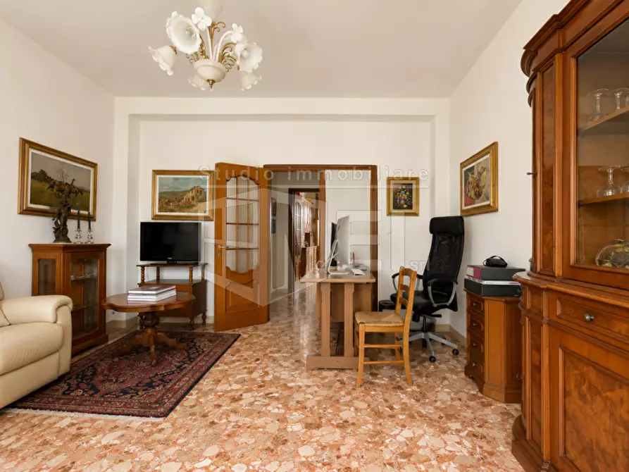 Immagine 5 di Appartamento in vendita  in via delle siepi 54 a Livorno