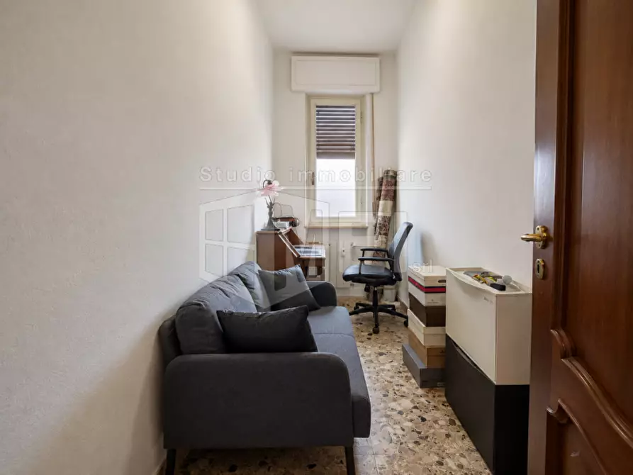 Immagine 15 di Appartamento in vendita  in via delle siepi 54 a Livorno