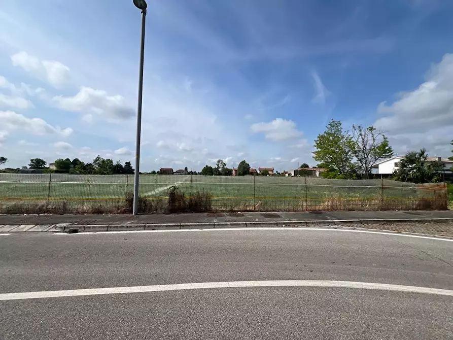 Immagine 1 di Terreno in vendita  a Piove Di Sacco