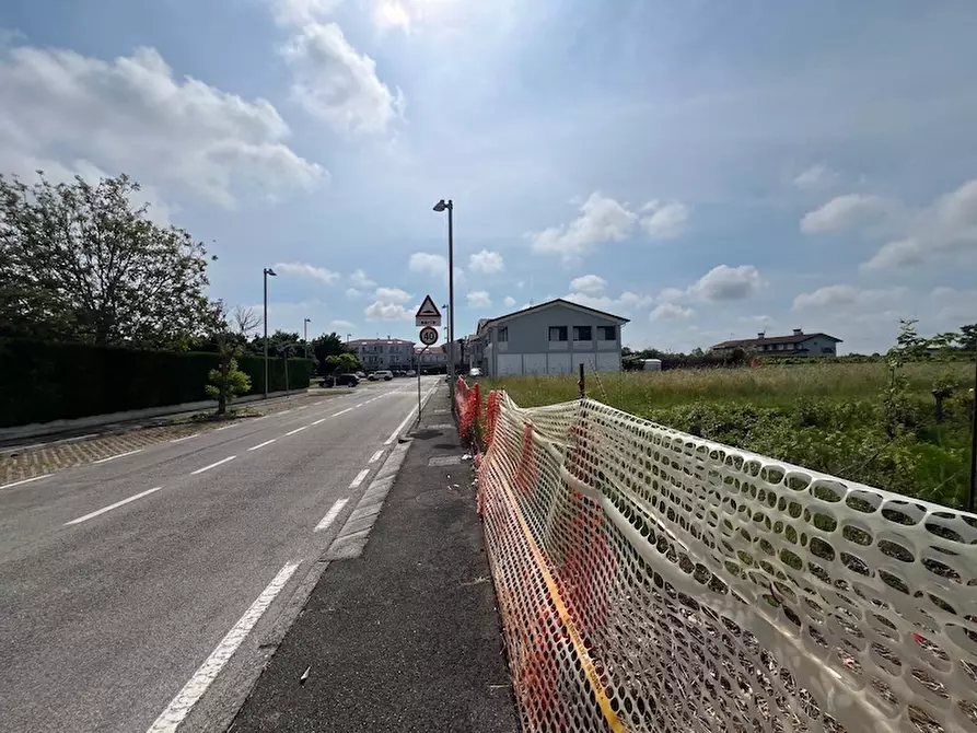 Immagine 7 di Terreno in vendita  a Piove Di Sacco