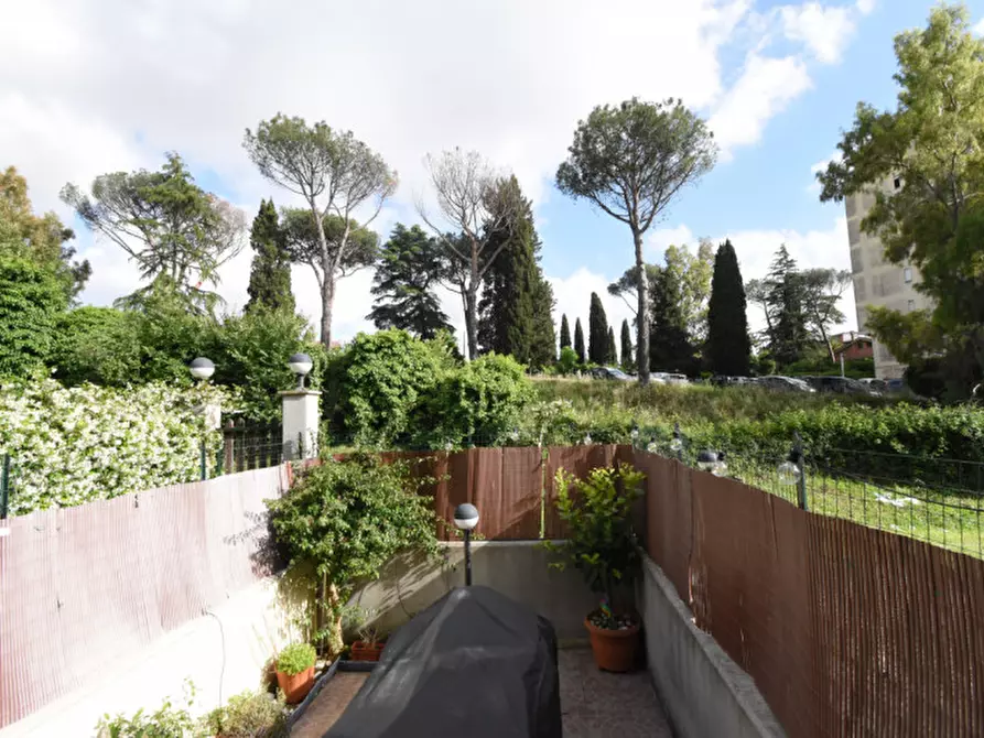 Immagine 25 di Appartamento in vendita  in Via Silvio Serra a Roma