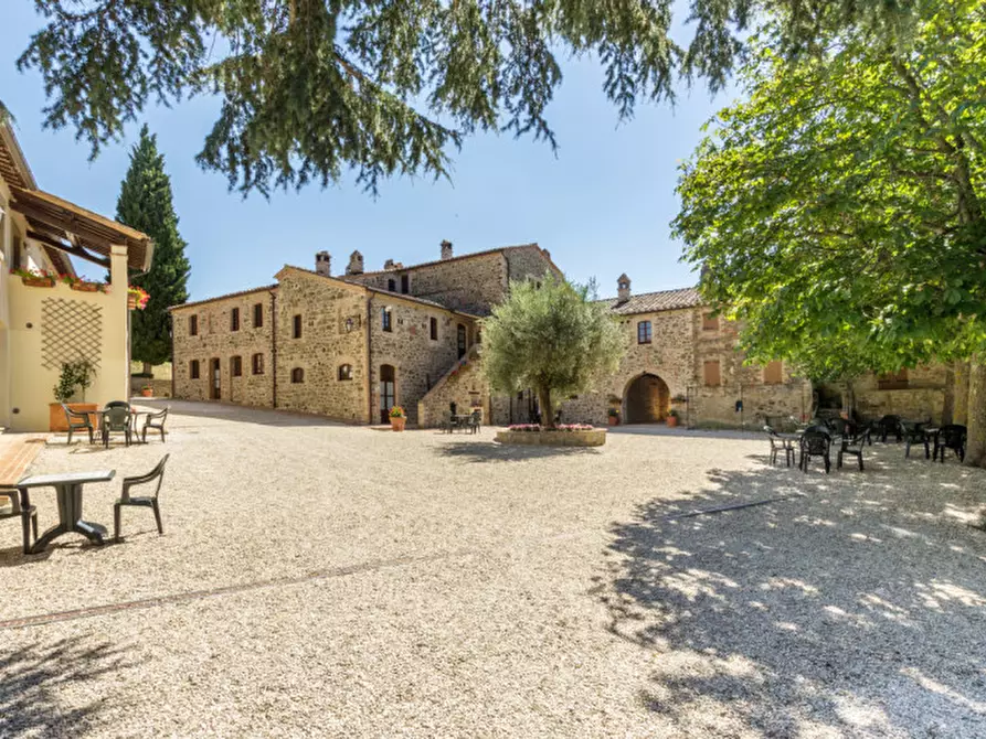 Immagine 3 di Agriturismo in vendita  a Passignano Sul Trasimeno