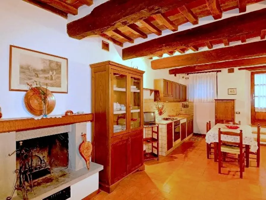 Immagine 19 di Agriturismo in vendita  a Passignano Sul Trasimeno