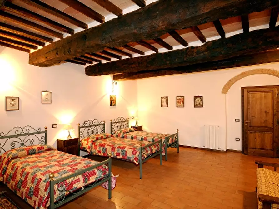 Immagine 22 di Agriturismo in vendita  a Passignano Sul Trasimeno