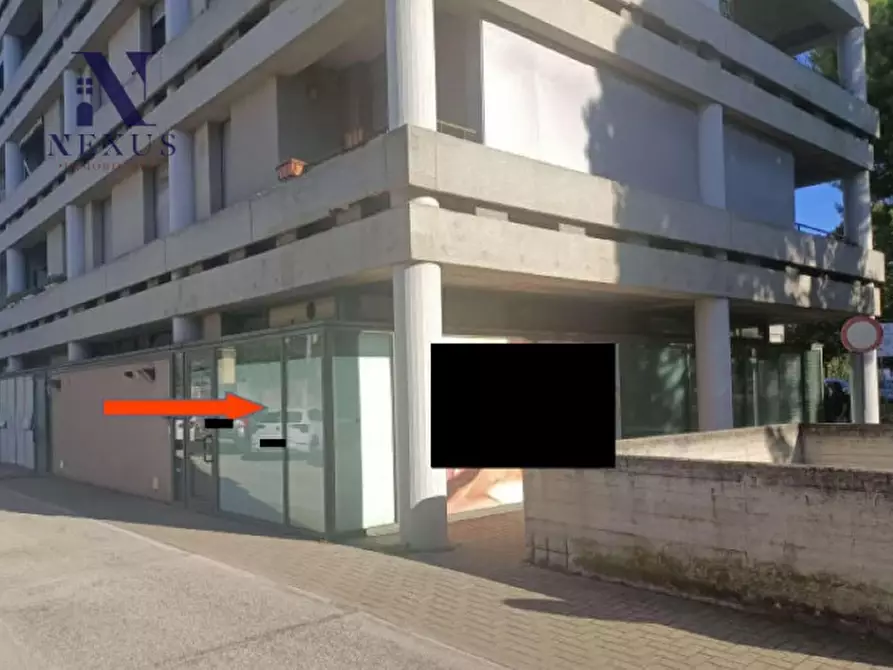 Immagine 1 di Negozio in vendita  in Via Canale Albani 1 e 8/A a Fano