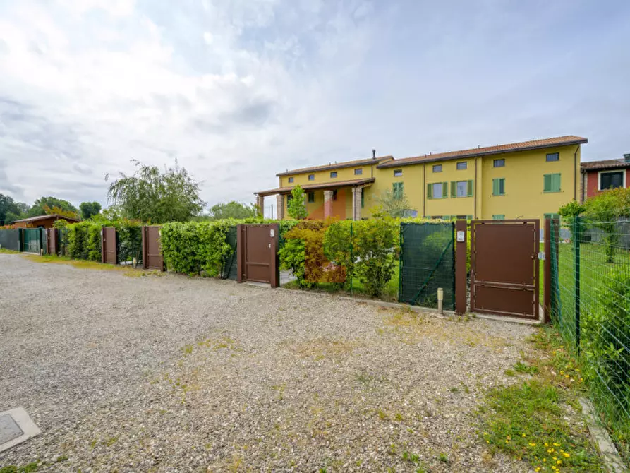 Immagine 2 di Villetta a schiera in vendita  in Strada Angelica, 42-44 a Parma