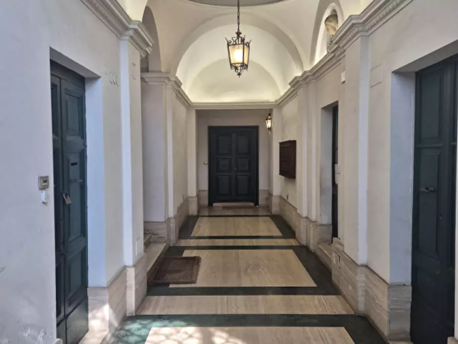 Immagine 2 di Appartamento in vendita  in Passeggiata di Ripetta a Roma