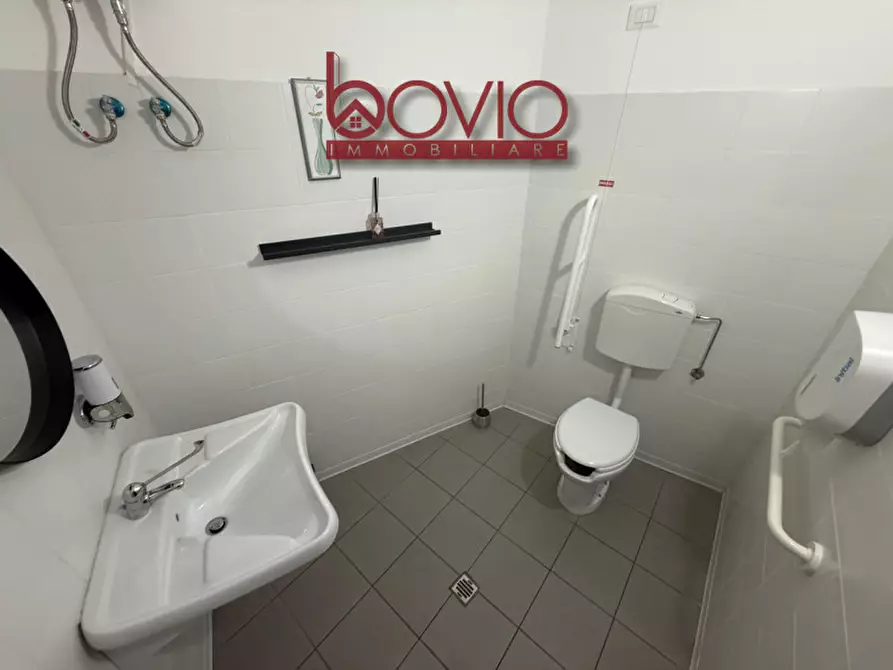 Immagine 45 di Attività commerciale in vendita  in Via Canonico Bartolomeo Elia SNC a San Mauro Torinese