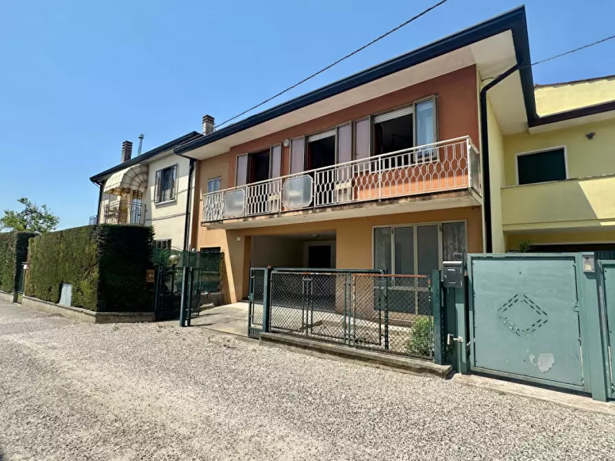 Immagine 1 di Villetta a schiera in vendita  in Via Scapacchiò a Selvazzano Dentro