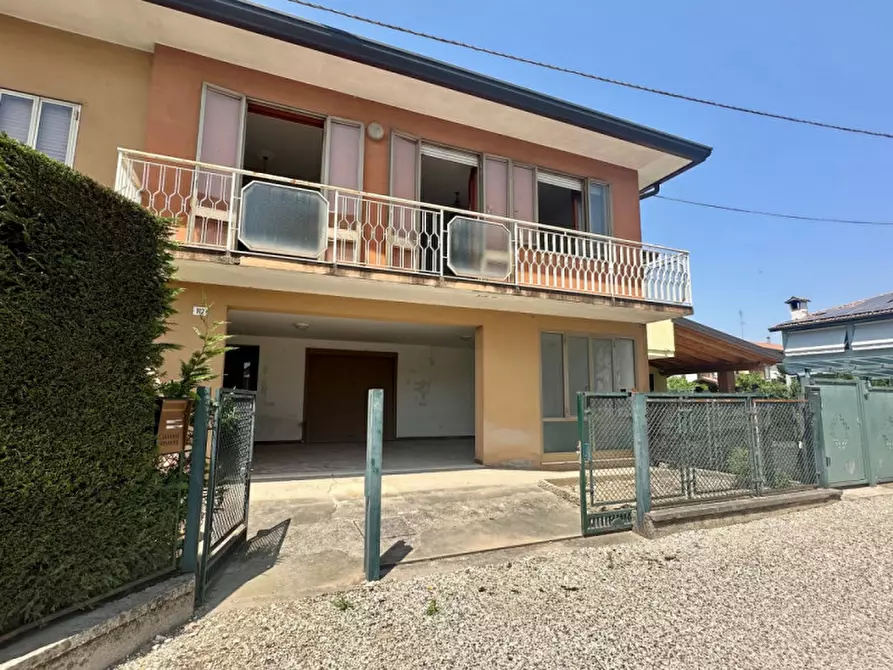 Immagine 2 di Villetta a schiera in vendita  in Via Scapacchiò a Selvazzano Dentro