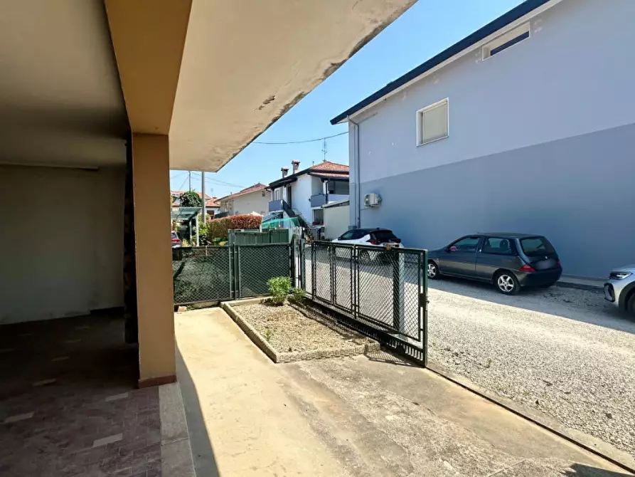 Immagine 6 di Villetta a schiera in vendita  in Via Scapacchiò a Selvazzano Dentro
