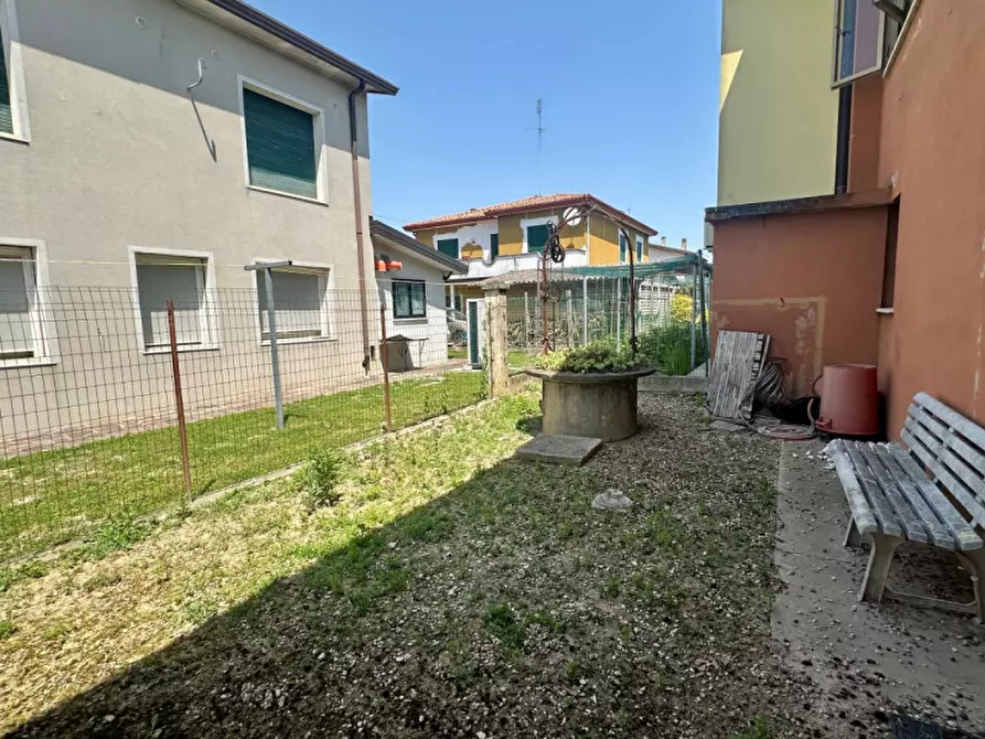 Immagine 27 di Villetta a schiera in vendita  in Via Scapacchiò a Selvazzano Dentro