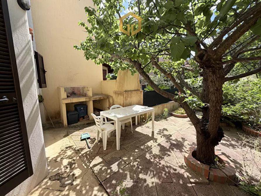 Immagine 10 di Appartamento in vendita  in Via Lugo a San Teodoro