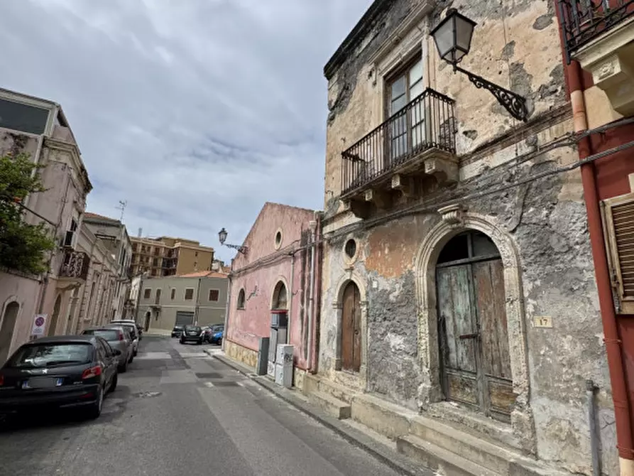 Immagine 19 di Appartamento in vendita  in Via Santa Maria Maggiore,17 a Milazzo