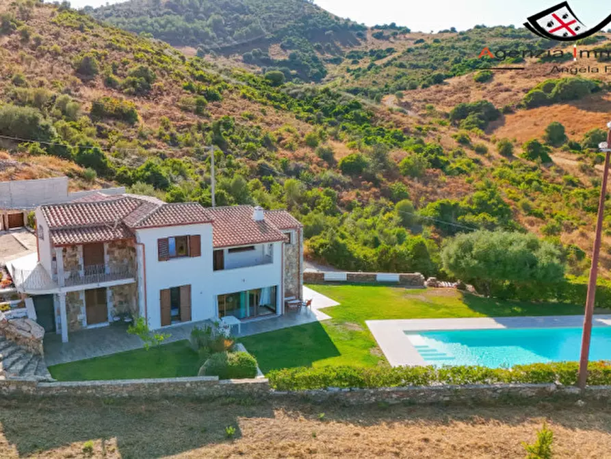 Immagine 4 di Villa in vendita  a Budoni