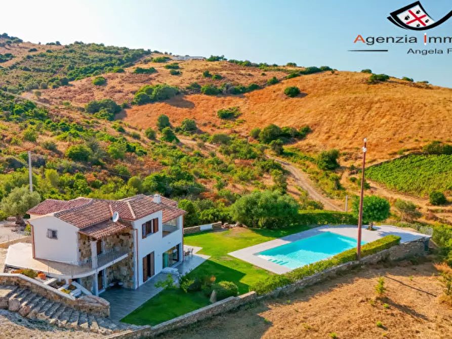 Immagine 5 di Villa in vendita  a Budoni