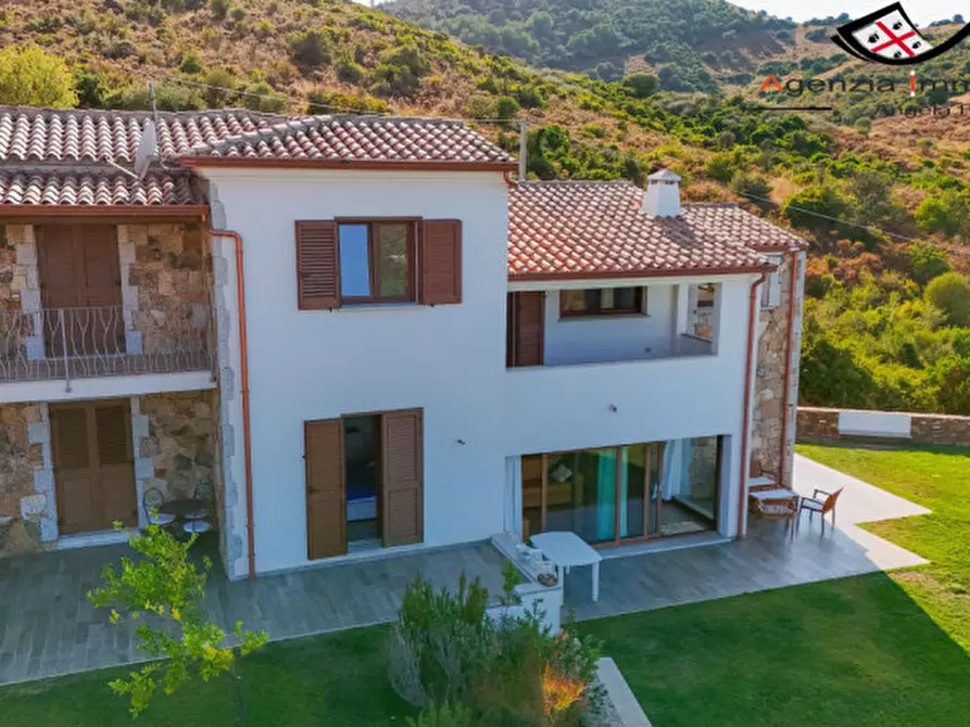 Immagine 9 di Villa in vendita  a Budoni