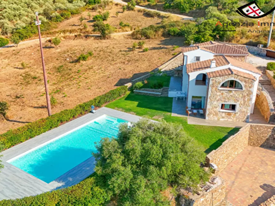 Immagine 12 di Villa in vendita  a Budoni