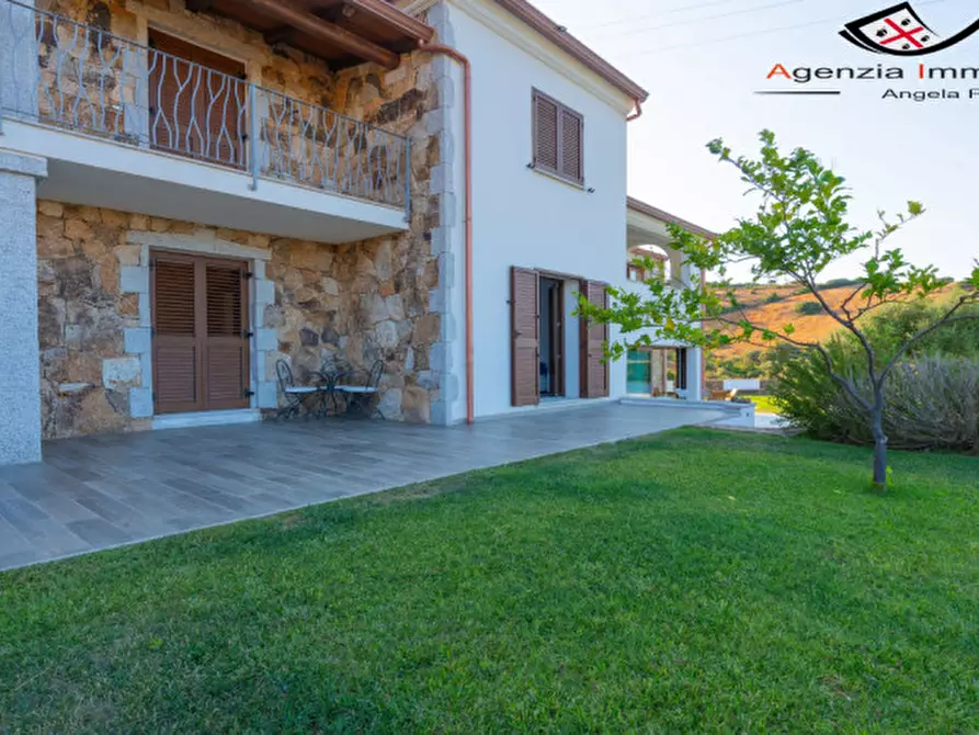 Immagine 25 di Villa in vendita  a Budoni