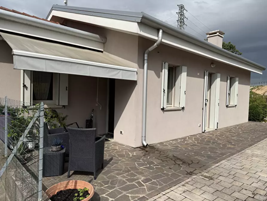 Immagine 1 di Casa bifamiliare in vendita  in Via Montanara a Rovigo