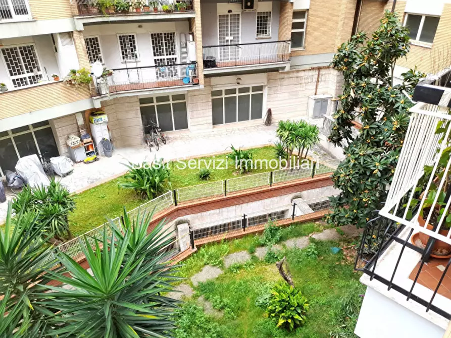 Immagine 26 di Appartamento in vendita  in Piazza Antonio Meucci a Roma