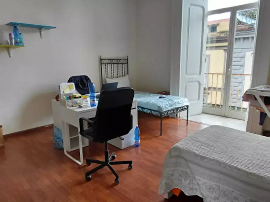 Immagine 6 di Camera in affitto  in via duomo 63 a Napoli