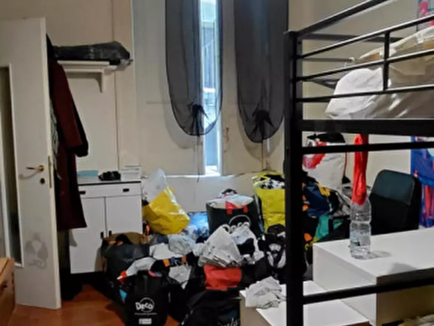 Immagine 24 di Camera in affitto  in via duomo 63 a Napoli