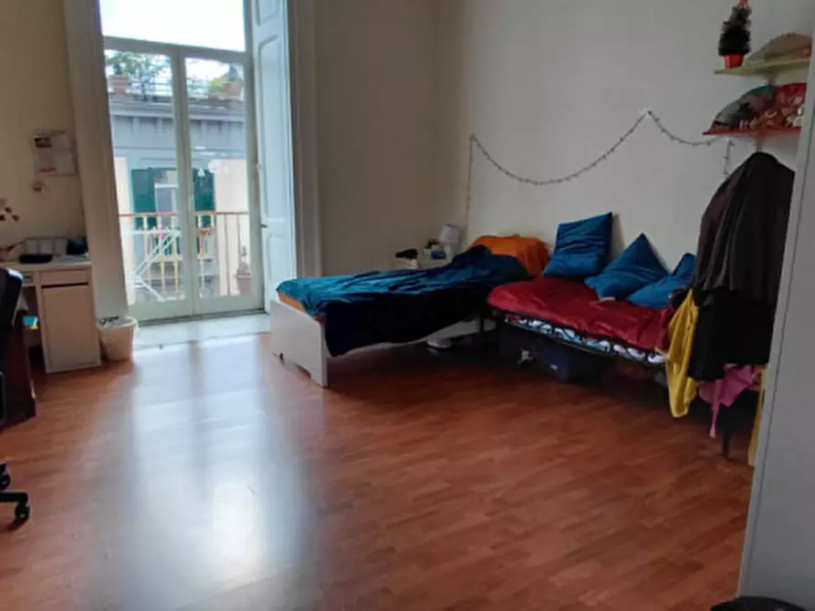 Immagine 30 di Camera in affitto  in via duomo 63 a Napoli