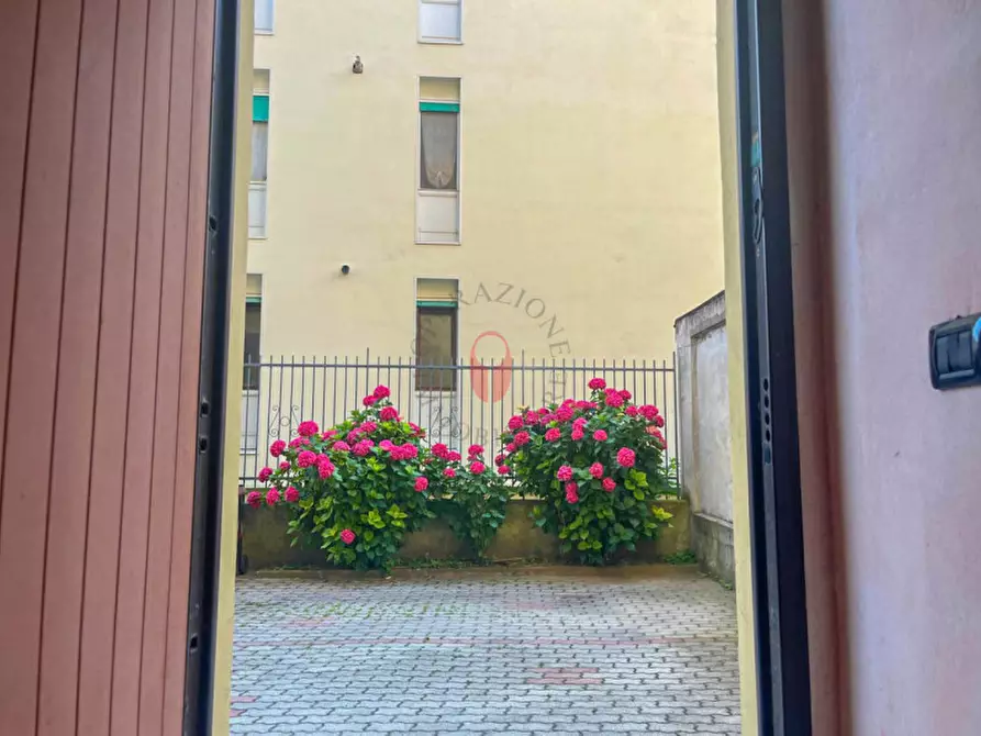 Immagine 10 di Negozio in vendita  in Via Bainsizza 23 a Torino