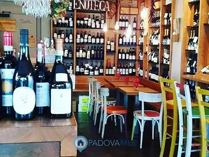 Immagine 1 di Attività commerciale in vendita  in via alessandro guidi, 23 a Padova