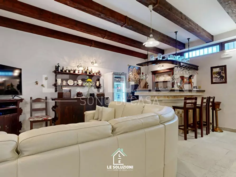 Immagine 2 di Casa indipendente in vendita  in Viale Cristoforo Colombo 82 a Putignano