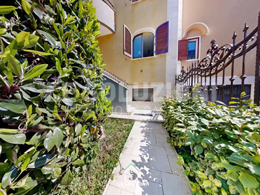 Immagine 75 di Casa indipendente in vendita  in Viale Cristoforo Colombo 82 a Putignano