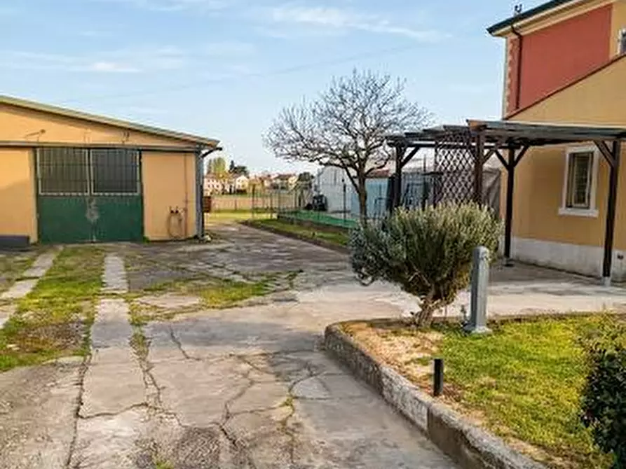 Immagine 2 di Villetta a schiera in vendita  a Badia Polesine