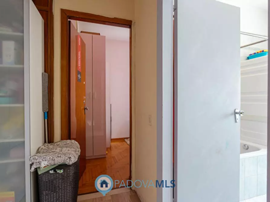 Immagine 17 di Appartamento in vendita  in via Francesco Guardi a Padova