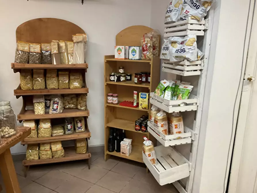 Immagine 4 di Attività commerciale in vendita  in Via Vittorio Emanuele II a Poggio A Caiano