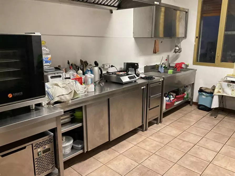 Immagine 6 di Attività commerciale in vendita  in Via Vittorio Emanuele II a Poggio A Caiano