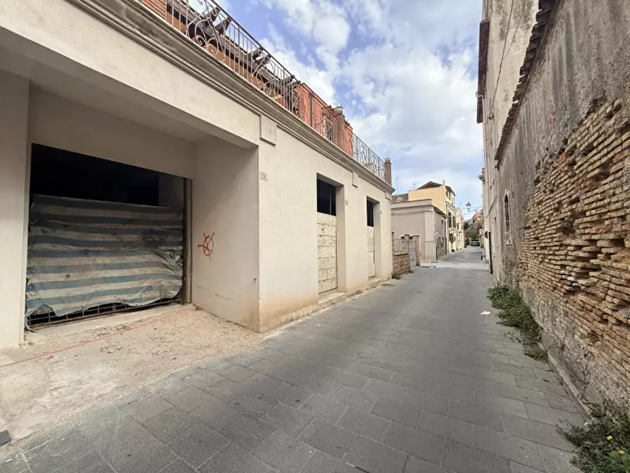 Immagine 11 di Negozio in vendita  in via raffaele colosi a Milazzo