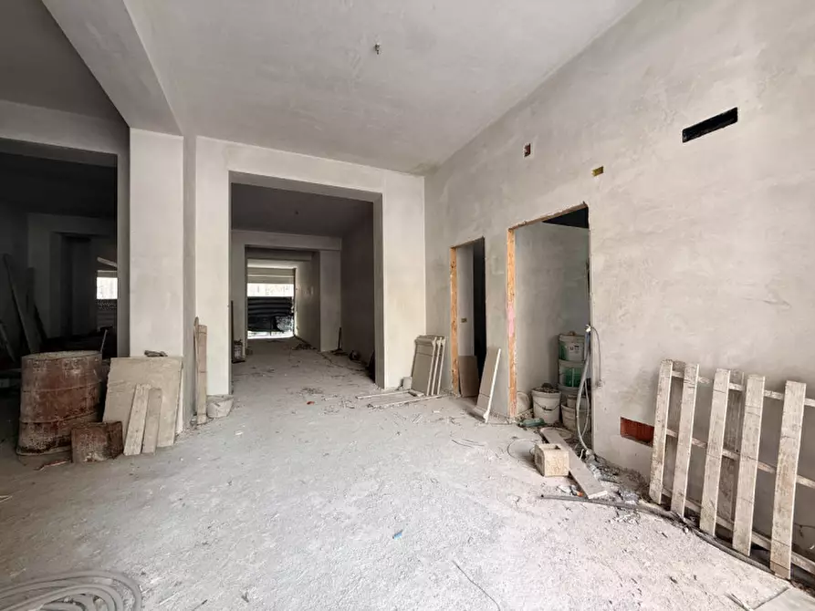Immagine 13 di Negozio in vendita  in via raffaele colosi a Milazzo