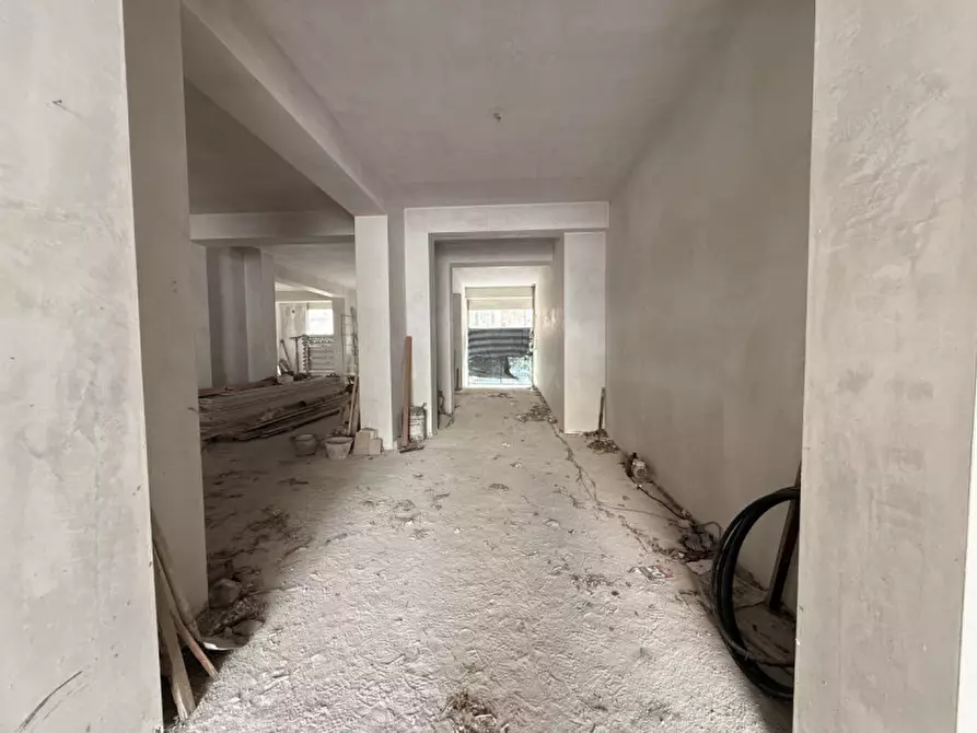Immagine 15 di Negozio in vendita  in via raffaele colosi a Milazzo