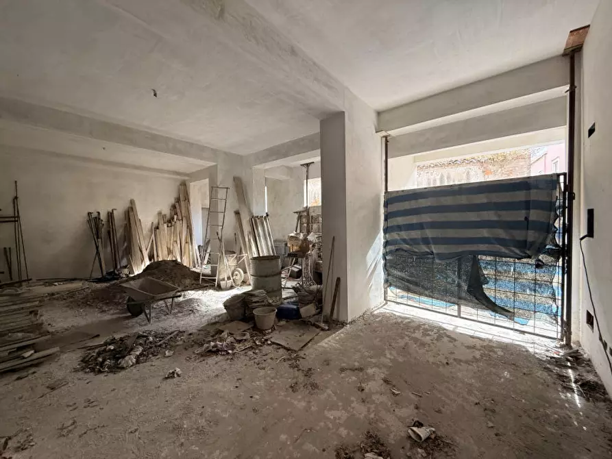 Immagine 16 di Negozio in vendita  in via raffaele colosi a Milazzo