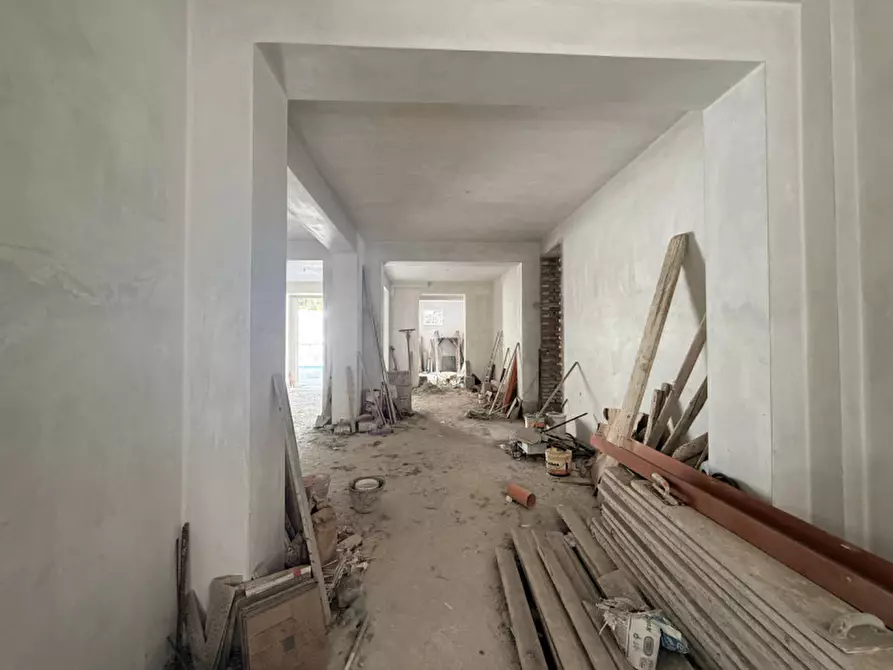 Immagine 17 di Negozio in vendita  in via raffaele colosi a Milazzo