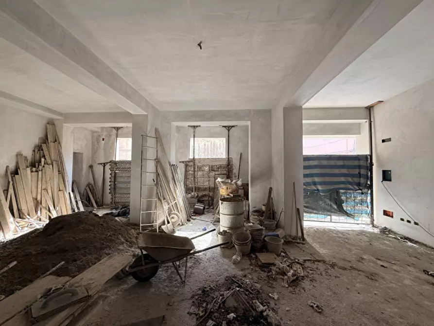 Immagine 18 di Negozio in vendita  in via raffaele colosi a Milazzo