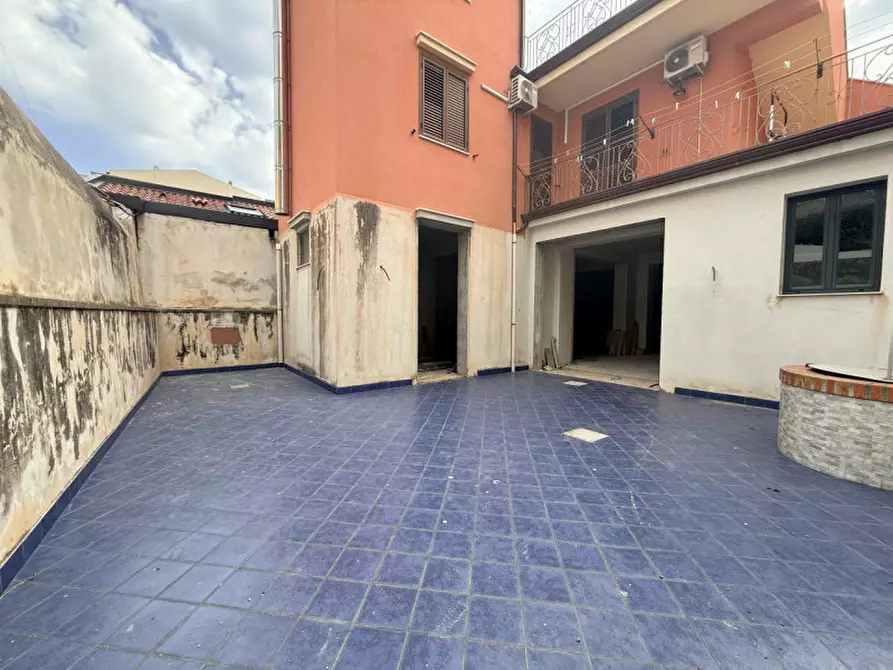 Immagine 21 di Negozio in vendita  in via raffaele colosi a Milazzo