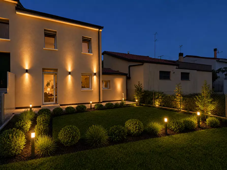 Immagine 3 di Casa trifamiliare in vendita  in Via Roma a Borgoricco