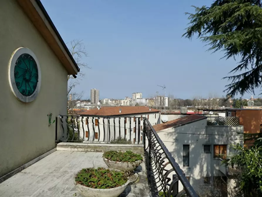 Immagine 1 di Casa indipendente in vendita  in Via Cialdini a Vicenza