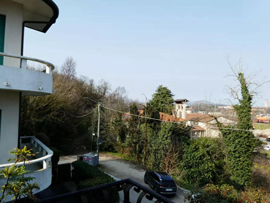 Immagine 2 di Casa indipendente in vendita  in Via Cialdini a Vicenza